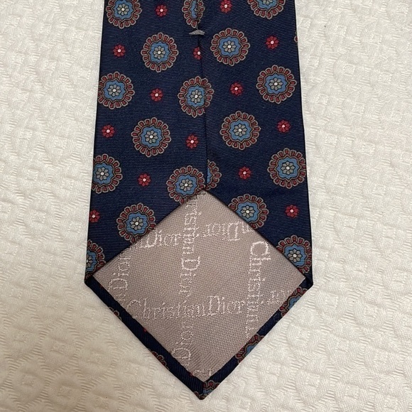 Christian Dior Navy Classic Medallion 100% Silk Tie—Great Looking! Excellent EUC - Picture 10 of 10